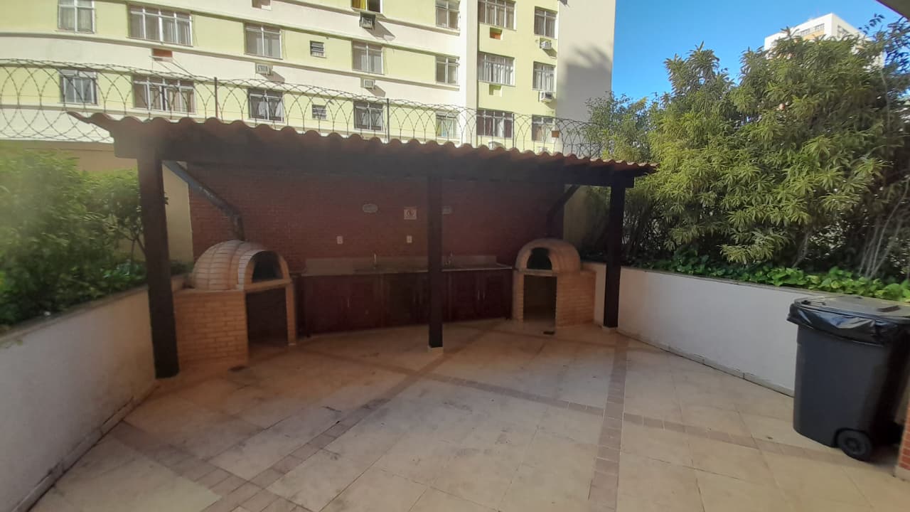 Apartamento a venda  Tijuca colado metrô.